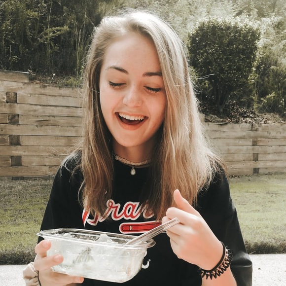 Meet your Posher, Mckenna - Picture 1 of 1